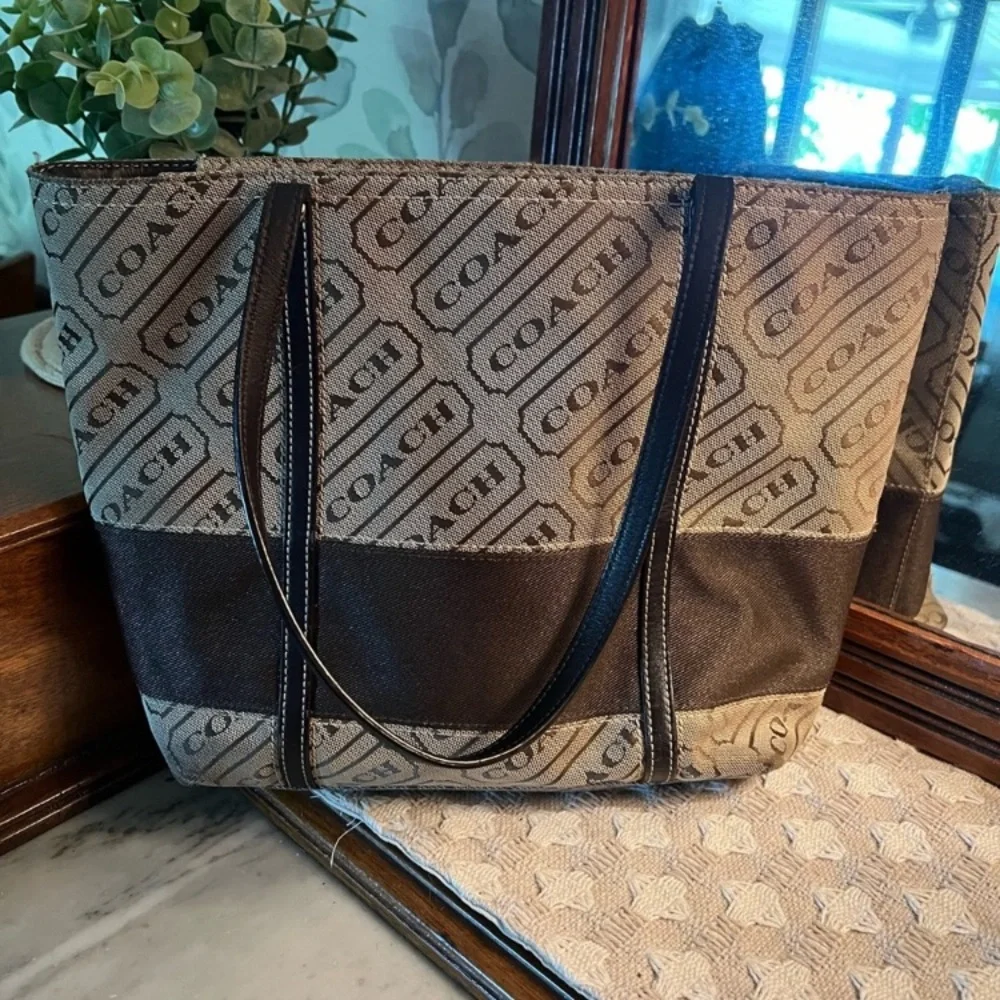 Coach keep light #coachtote